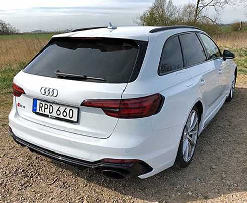 Vit Audi RS4 Avant stulen i Halmstad